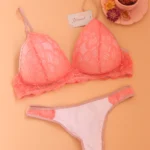 Conjunto triangulo soft y colaless de puntilla. 